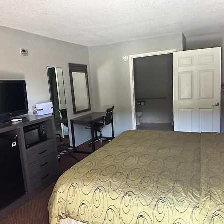 Clairmont Inn & Suites - Warren מראה חיצוני תמונה