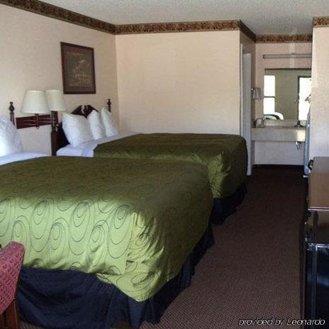Clairmont Inn & Suites - Warren חדר תמונה