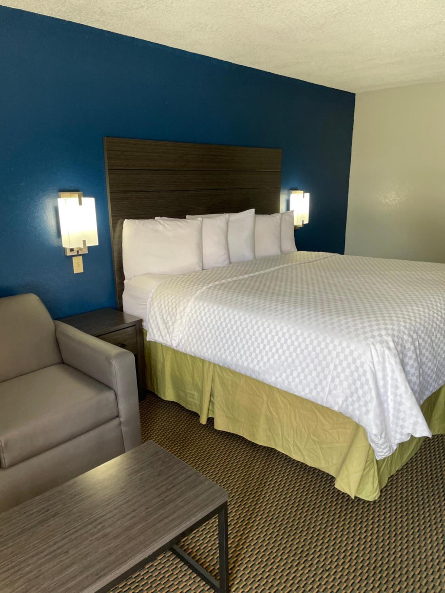 Clairmont Inn & Suites - Warren מראה חיצוני תמונה