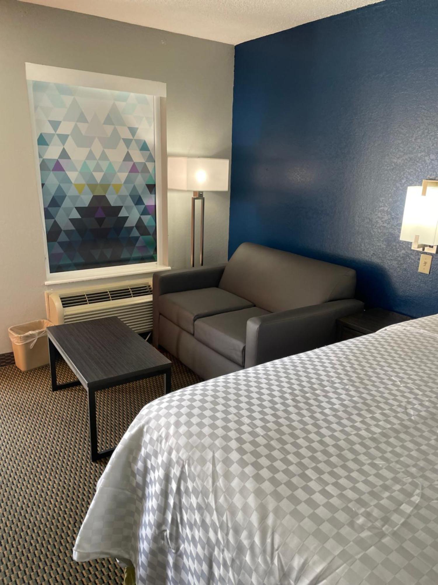 Clairmont Inn & Suites - Warren מראה חיצוני תמונה