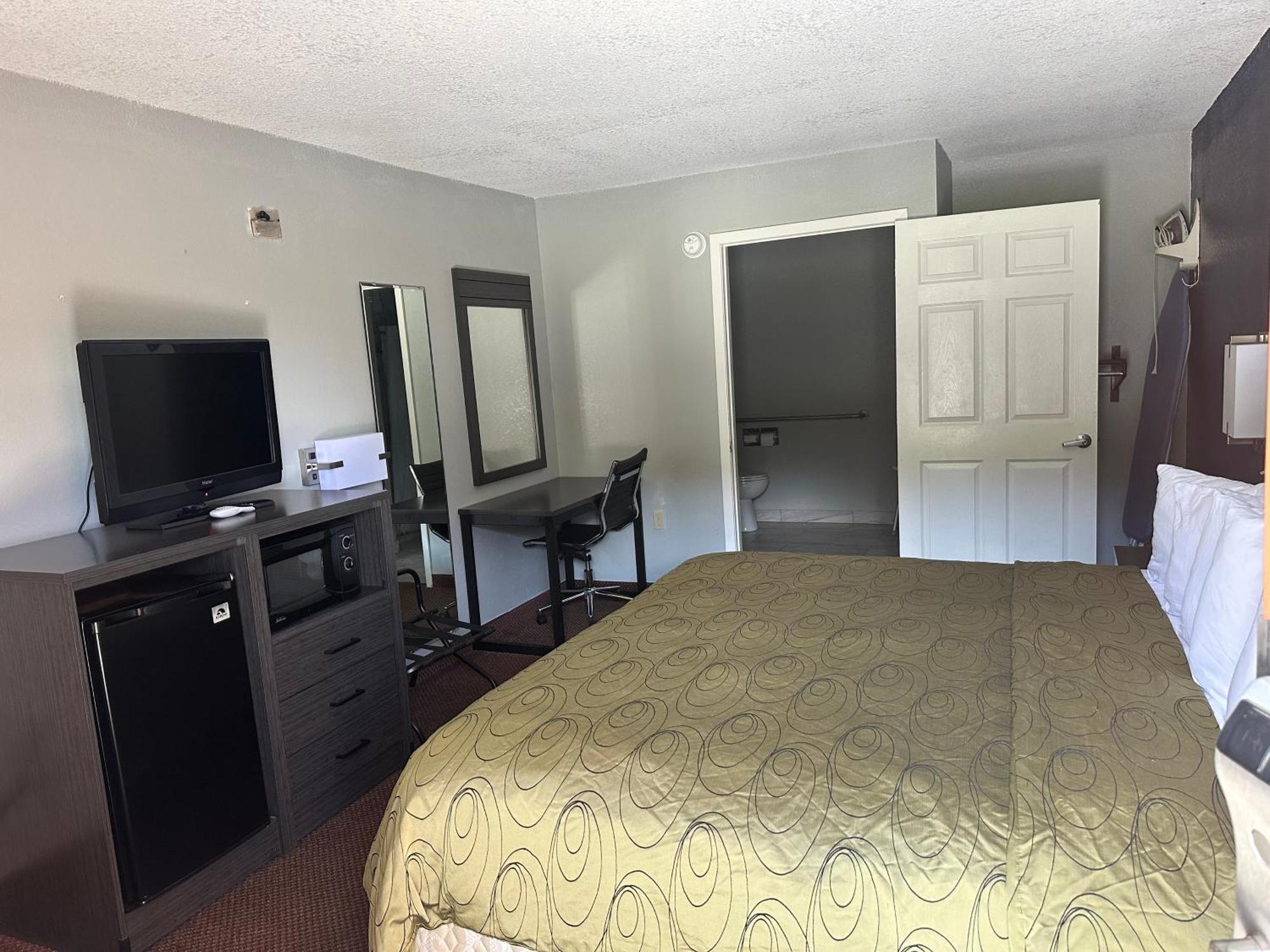 Clairmont Inn & Suites - Warren מראה חיצוני תמונה
