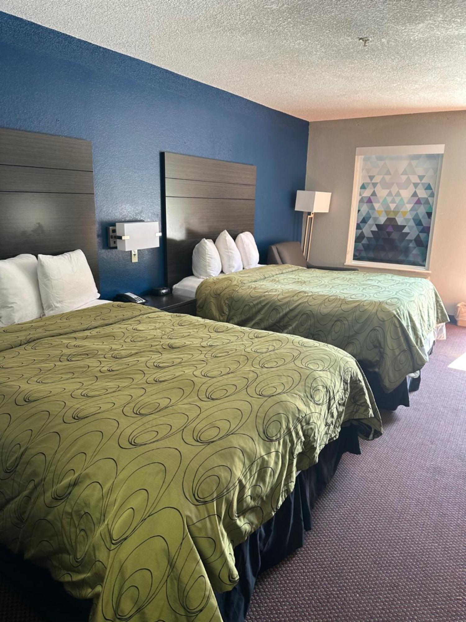 Clairmont Inn & Suites - Warren מראה חיצוני תמונה