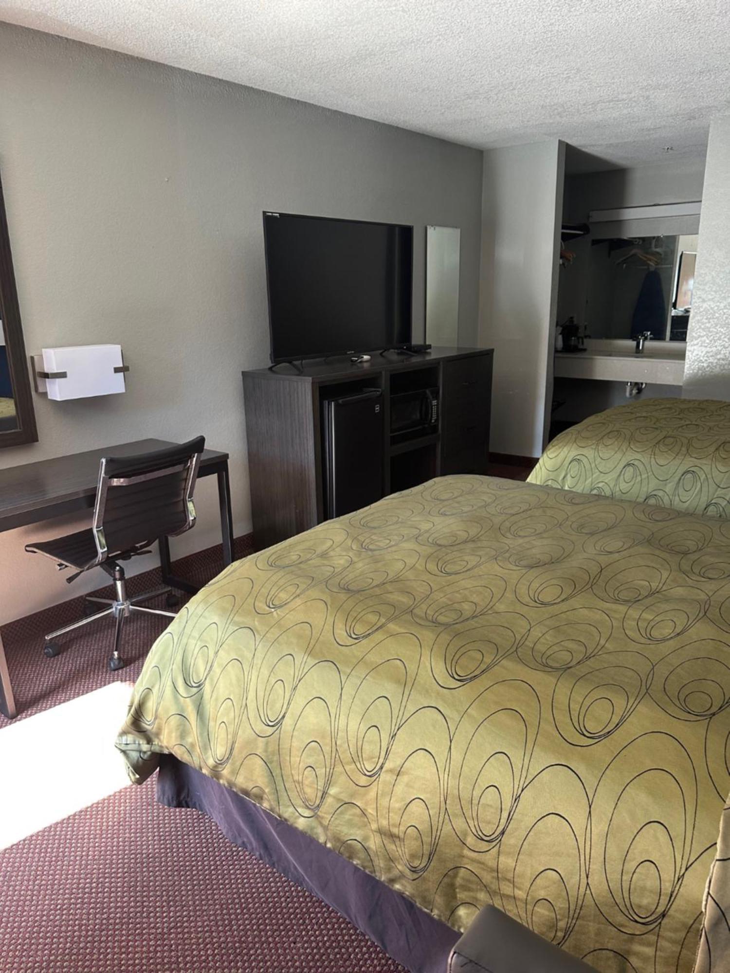 Clairmont Inn & Suites - Warren מראה חיצוני תמונה