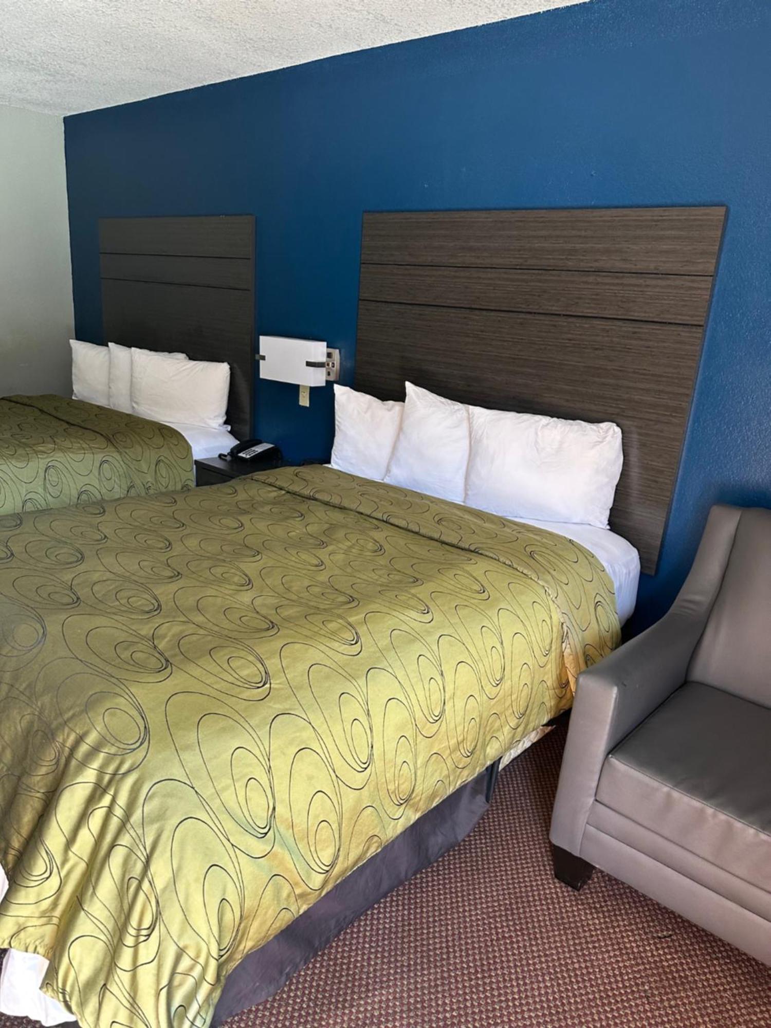 Clairmont Inn & Suites - Warren מראה חיצוני תמונה