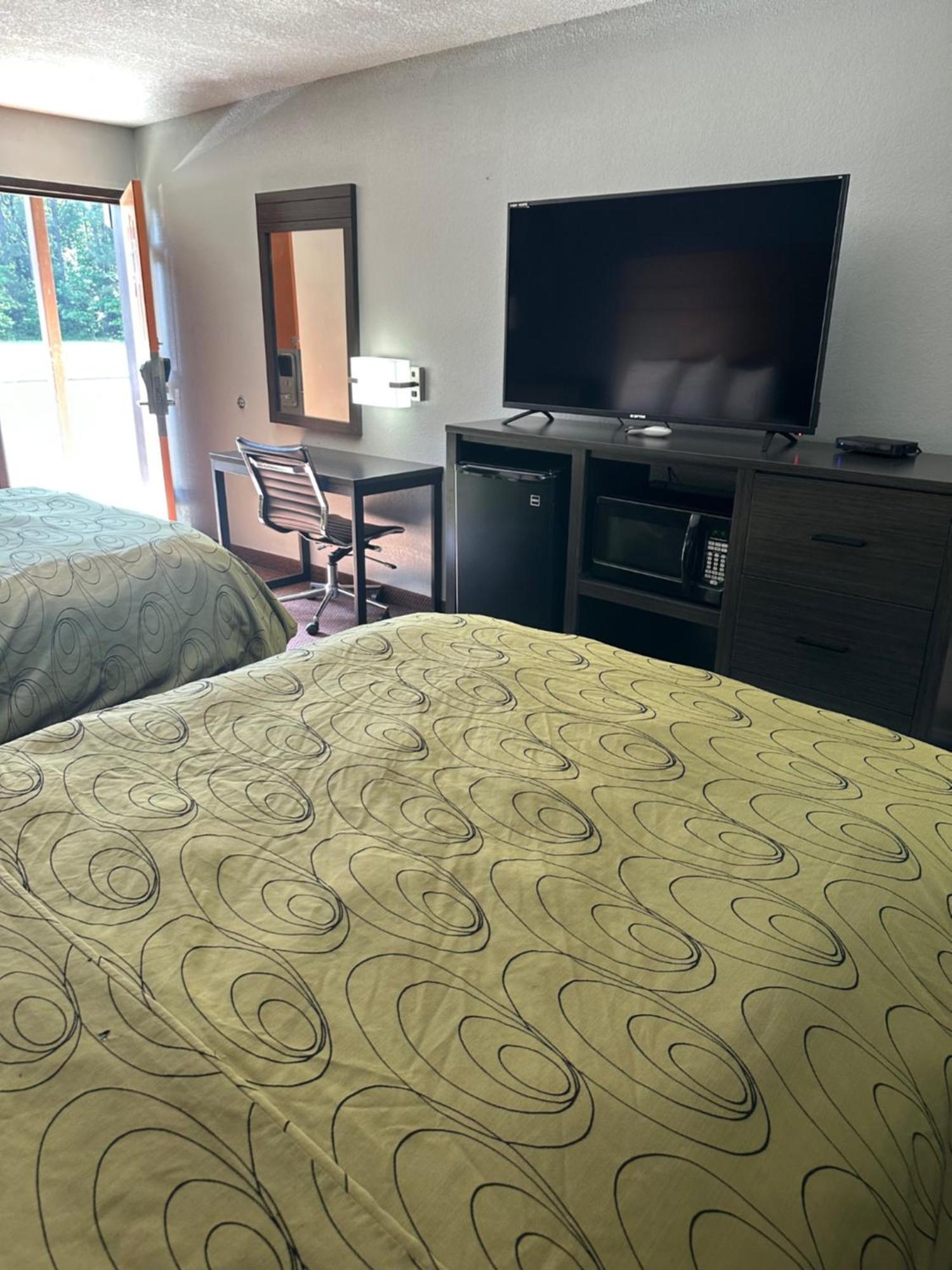 Clairmont Inn & Suites - Warren מראה חיצוני תמונה