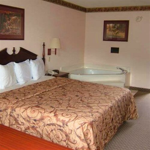 Clairmont Inn & Suites - Warren חדר תמונה