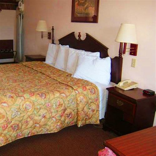 Clairmont Inn & Suites - Warren חדר תמונה
