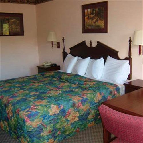 Clairmont Inn & Suites - Warren חדר תמונה