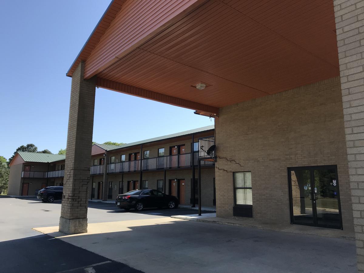 Clairmont Inn & Suites - Warren מראה חיצוני תמונה