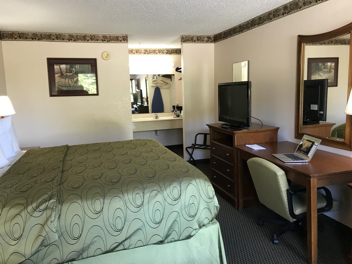 Clairmont Inn & Suites - Warren מראה חיצוני תמונה