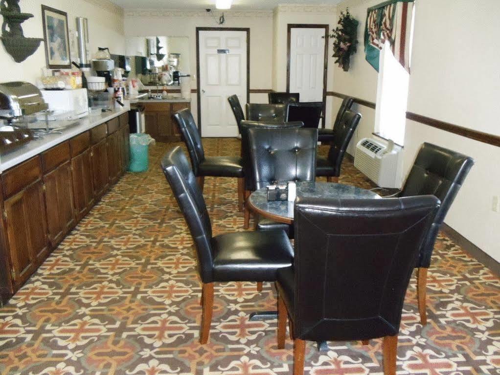 Clairmont Inn & Suites - Warren מראה חיצוני תמונה